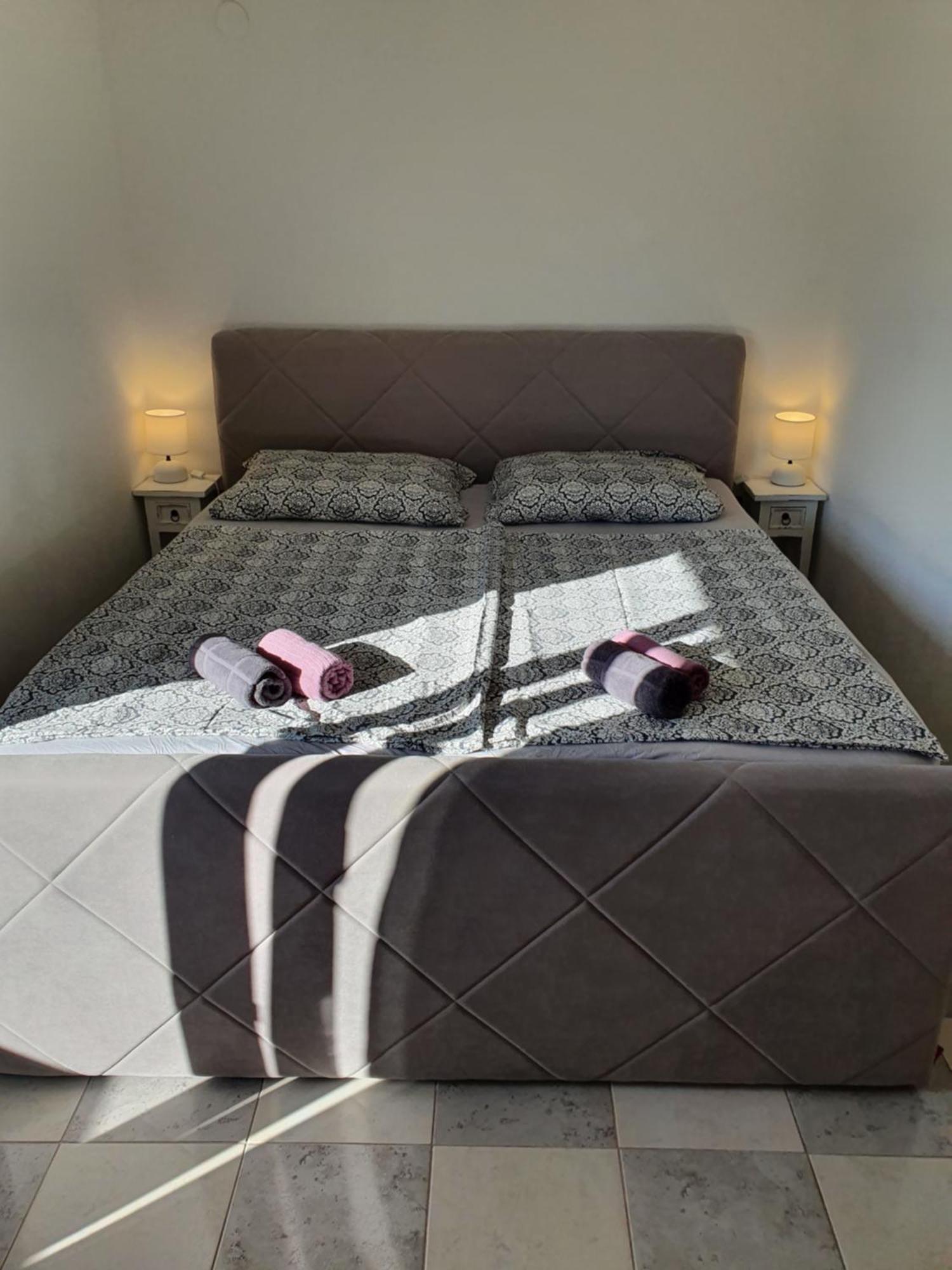 Apartments Zadar Nin Anton I Martina Vrsi Cameră foto